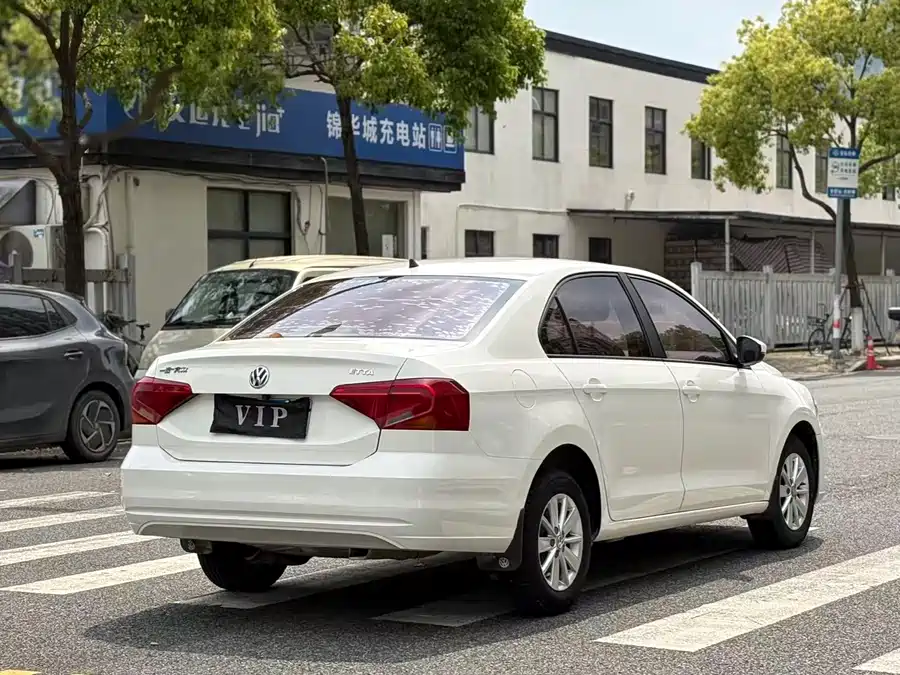 900x675_0_q87_c42_autohomecar__ChxpWGnrp0WAa5kdAAl4JRNsyJc723.jpg.webp