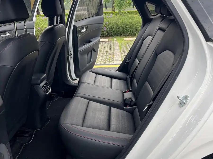 900x675_0_q87_c42_autohomecar__ChxpV2quZXyAMlnxAAhpar9Ts14270.jpg.webp