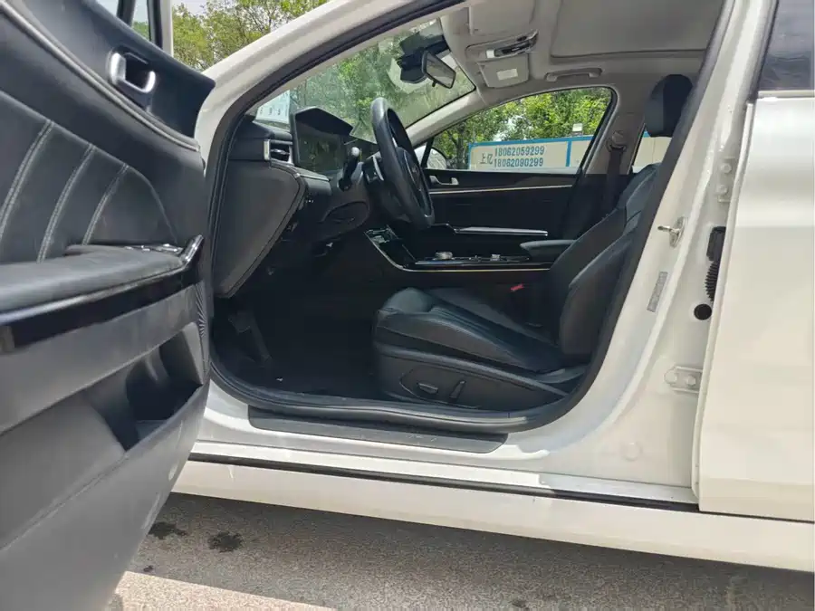 900x675_0_q87_c42_autohomecar__ChxpWGqULc2AIC7fAAZ97rg0CdA085.jpg.webp
