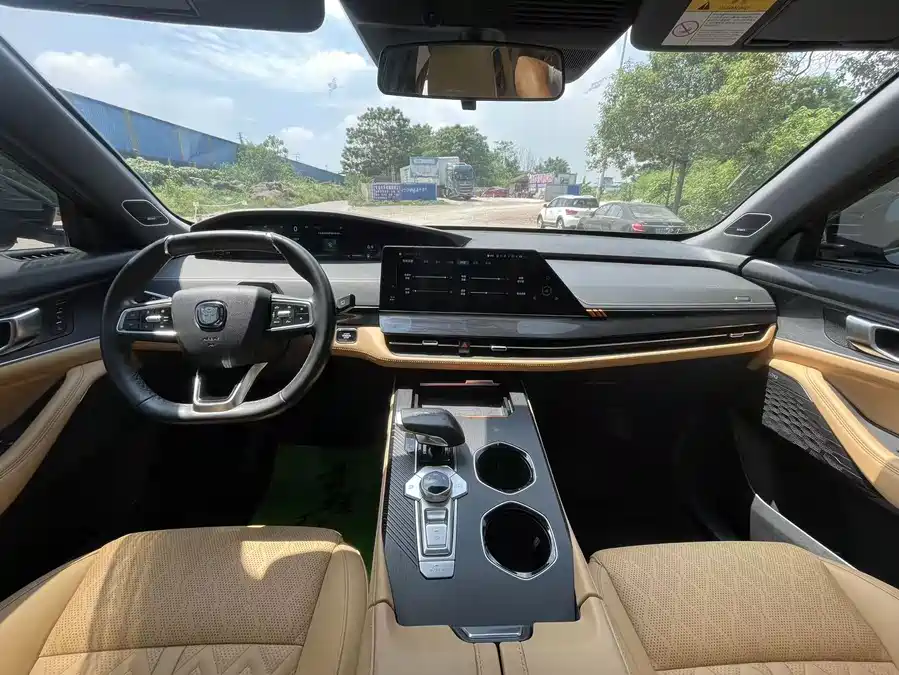 900x675_0_q87_c42_autohomecar__ChtpWGqeUKGAPLTbAAUFXkpCFNU525.jpg.webp