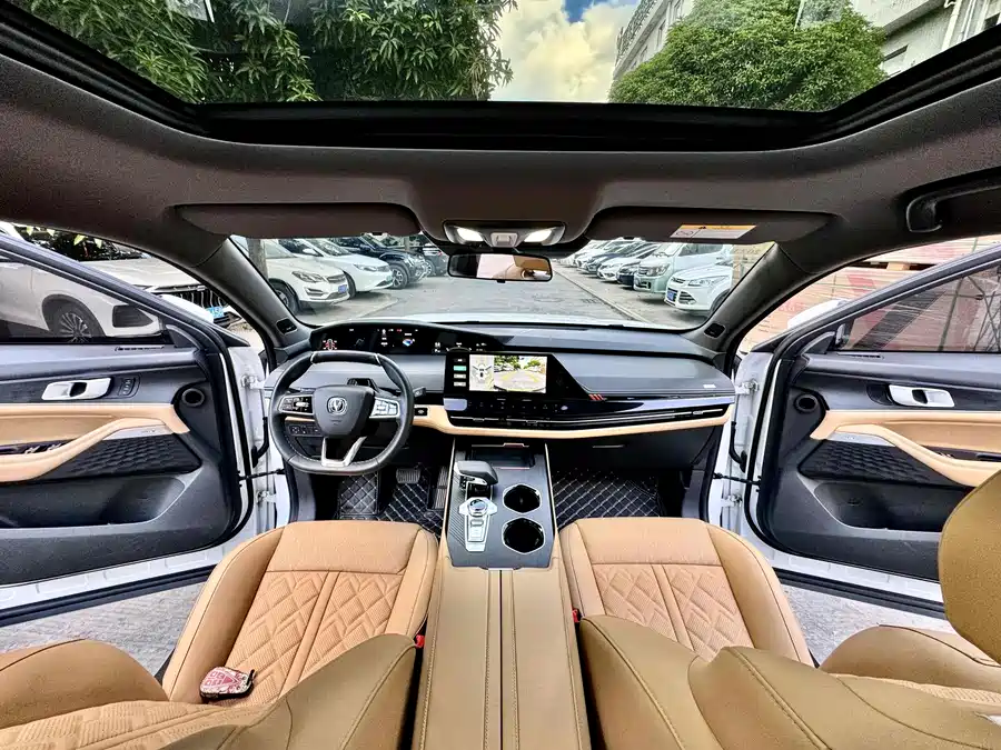 900x675_0_q87_c42_autohomecar__ChxpVmqMdieACJd2AAnow7stjgo884.jpg.webp