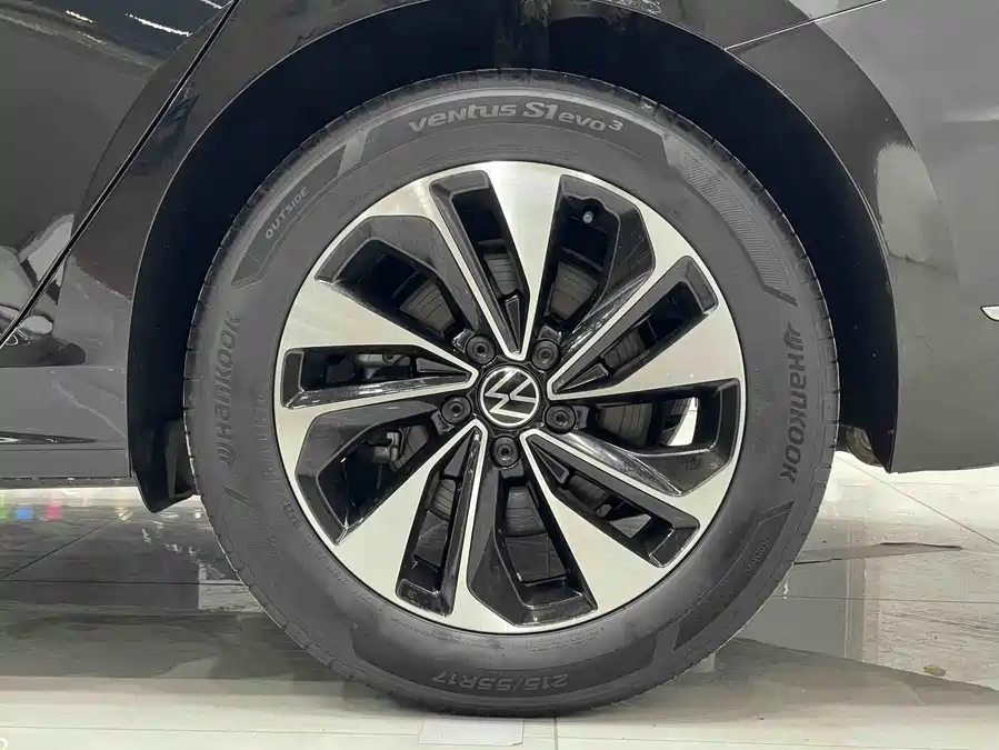 900x675_0_q87_c42_autohomecar__ChxpVmohLbyAfqrVAAR92pKDtdE472.jpg.webp