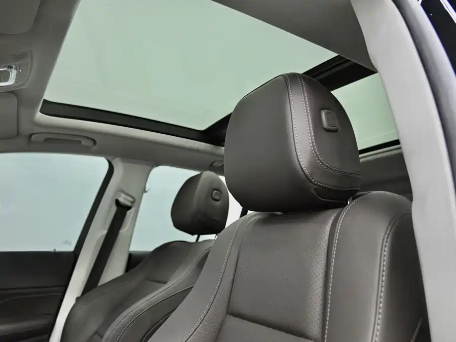 900x675_0_q87_c42_autohomecar__ChtpWGrMUj-AcUGHAAX3STt9LlI005.jpg.webp